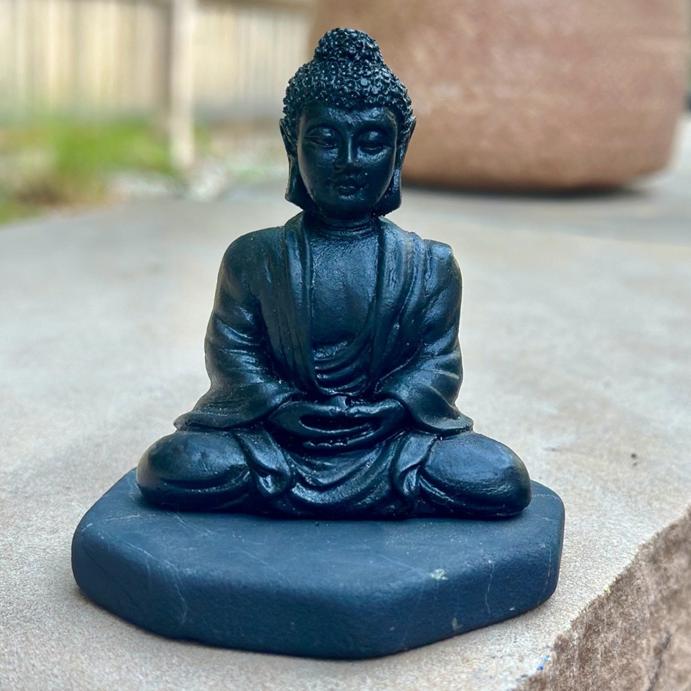 Shungite Stone Buddha Statue - Picture 3 of 3